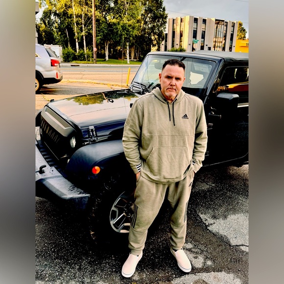 Meet your Posher, Shawn. An Irishman in the Arctic of Alaska! - Picture 1 of 8